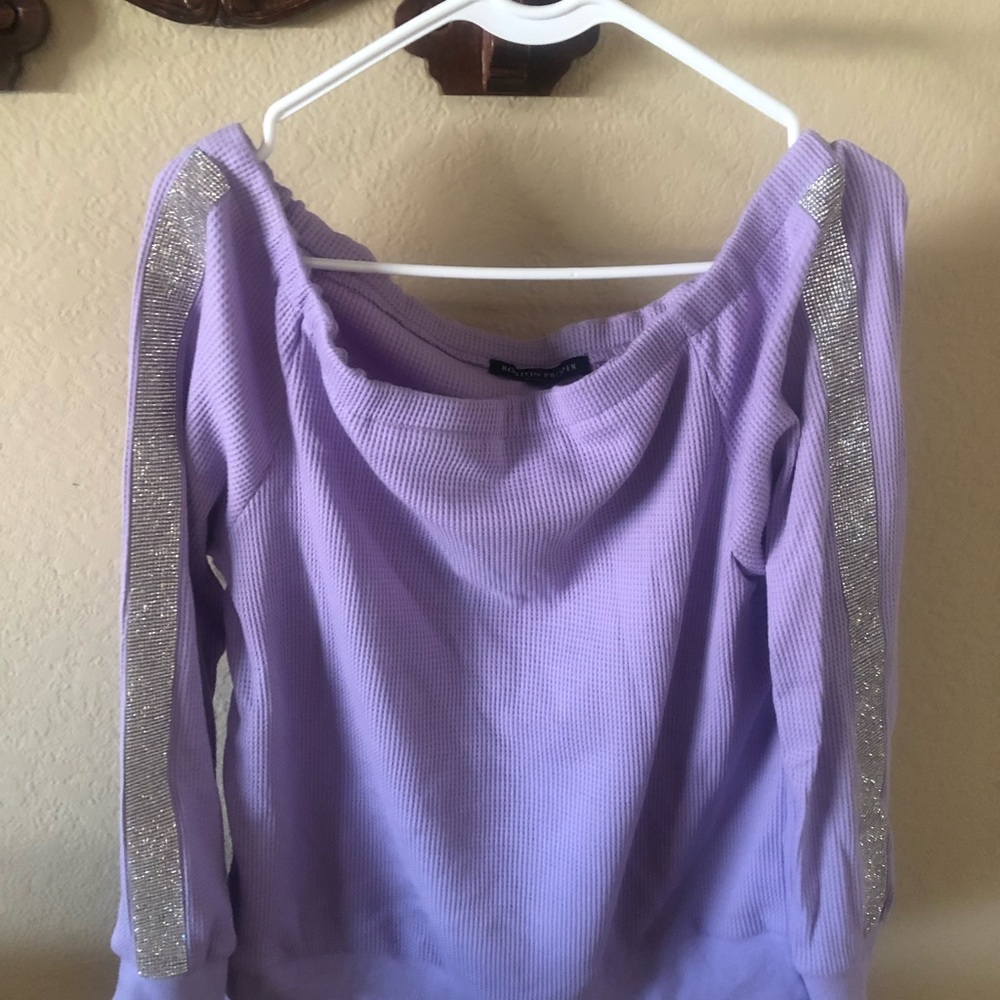 New Beautiful lavender sport set with wide sparkle down sides of top and pants.